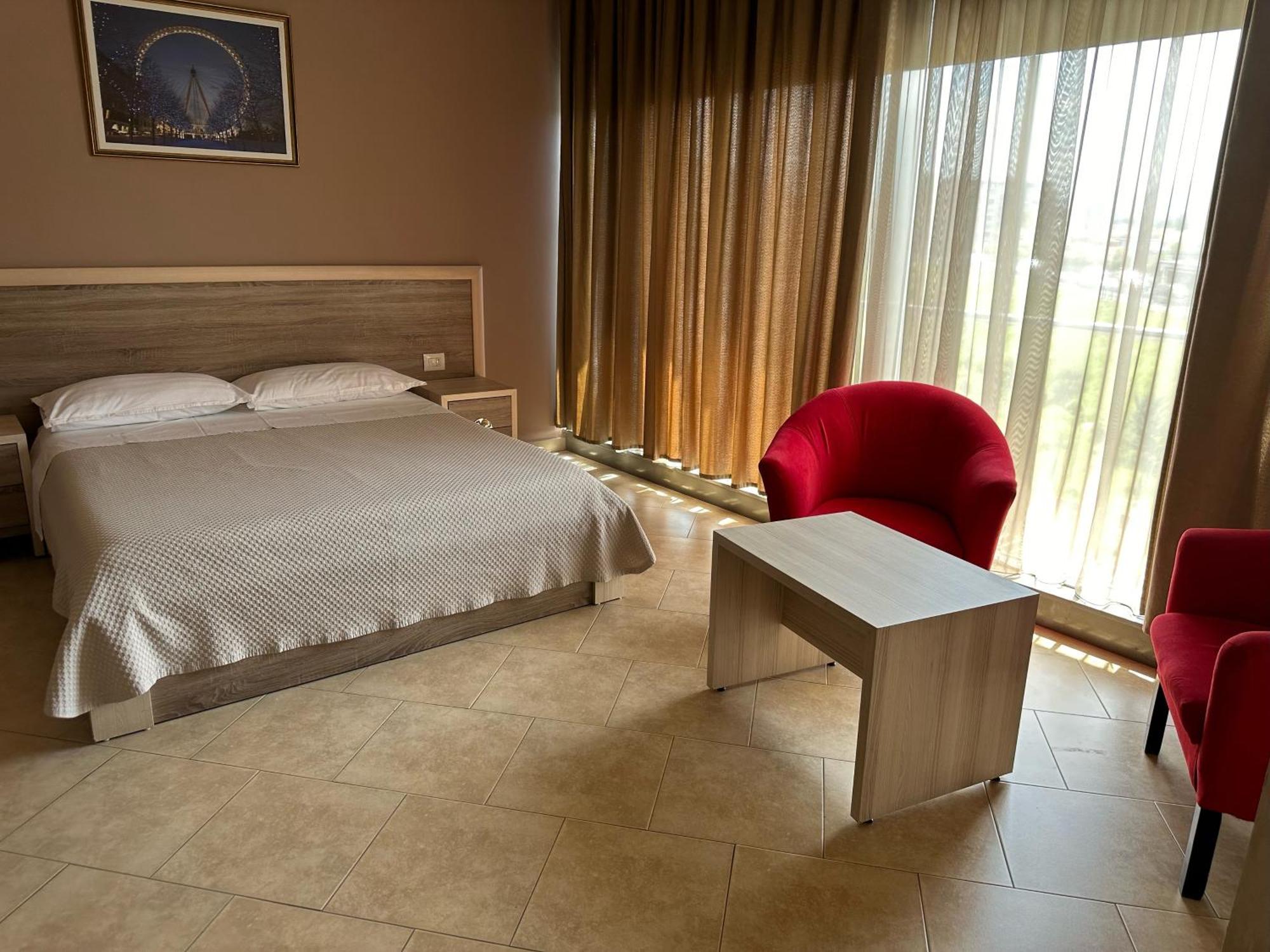Hotel Terminal Tirana Bregu i Lumit Eksteriør bilde